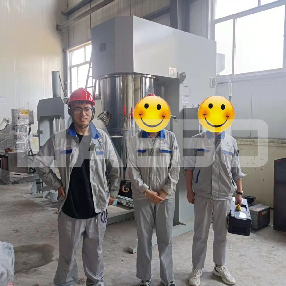 山東某材料公司200L全防爆行星攪拌機(jī)調(diào)試成功