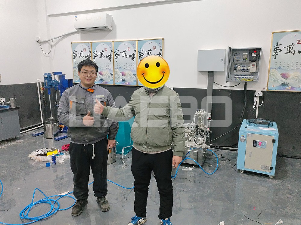 河北某公司1L砂磨機、150三輥機調(diào)試成功